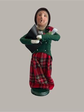 Byers Choice 1995 The Carolers Woman With Sheet Music And Holly